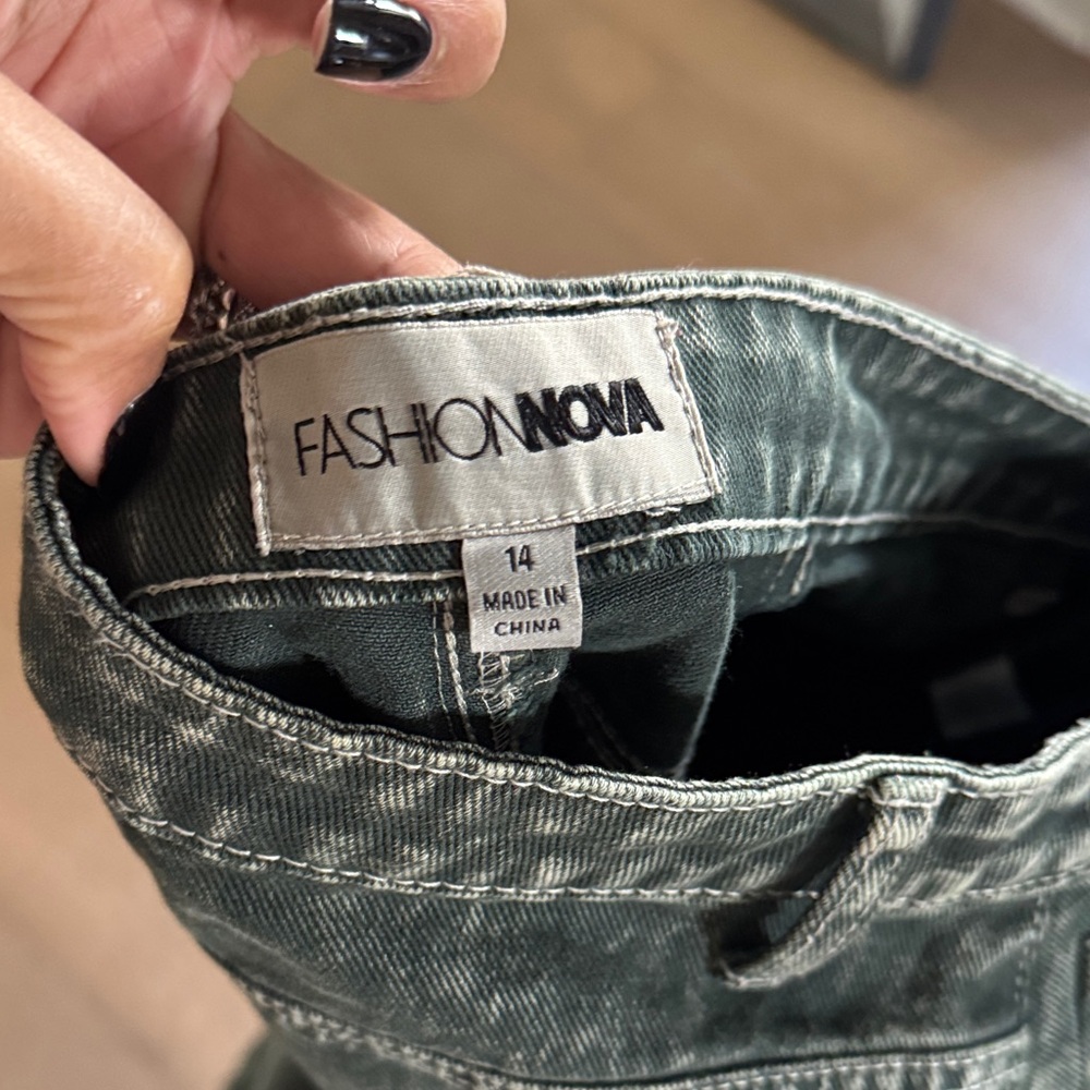 FASHION NOVA High Rise Cargo Jeans - Picture 3 of 5